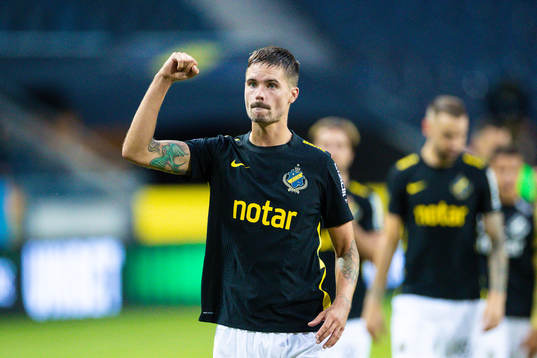 s Mikael Lustig jublar efter fotbollsmatchen i Allsvenskan mellan AIK och Halmstad den 2 augusti 2021 i Stockholm. 