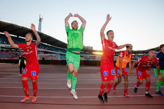 IFK Norrköpings Linus Wahlqvist, målvakt Oscar Jansson och Carl Björk jublar