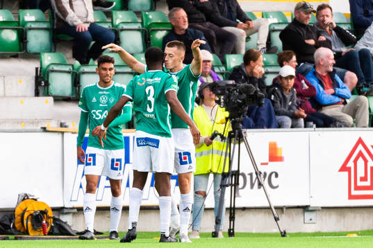 Brages Moses Makasi och Leonard Pllana jublar efter 3-2