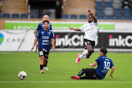 Örebros Kevin Wright och Sirius Yukiya Sugita