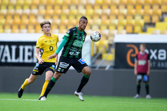 Varbergs Simon Karlsson Adjei och Elfsborgs Filip Persson