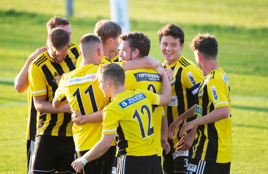 IFK Hässleholms jublar i matchen i division 2 mellan IFK