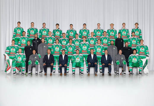  William Wallinder, Tony Sund, Oskar Stål-Lyrenäs, Marco Kasper, Ryan McKiernan, Brady Ferguson, Anton Bengtsson, Oliver Tärnström, Thimo Nickl, William Strömgren. 3:e ledet från vänster: Ludvig Larsson, Fystränare Erik Olsson, Linus Sjödin, Leon Bristedt, Tyler Kelleher, Samuel Jonsson, Samuel Johannesson, Fysioterapeut Christopher Alvengrip, Robert Lantosi. 2:a ledet från vänster: Christoffer Rifalk, Fysioterapeut Sven Thomsson, Assisterande tränare David Printz, Adam Tambellini, Erlend Lesund, Adam Edström, Lucas Ekeståhl-Jonsson, Målvaktstränare Peter Hirsch, Materialförvaltare Frederik Andersen, Calle Clang. Sittande från vänster: Ted Brithén, Tränare Cam Abbott, Assisterande sportchef Hampus Sjöström, Ordförande Håkan Eriksson, Mattias Sjögren, Klubbdirektör Daniel Koch, Sportchef Chris Abbott, Assisterande tränare Janne Larsson, Dennis Everberg.