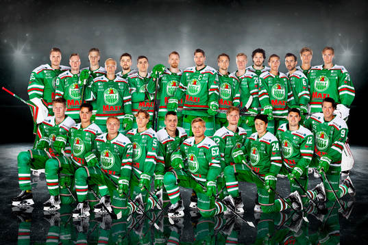  målvakt Christoffer Rifalk, Oskar Stål-Lyrenäs, Tony Sund, Samuel Jonsson, Robert Lantosi, Ryan McKiernan, Ted Brithén, Mattias Sjögren, Lucas Ekeståhl-Jonsson, Anton Bengtsson, Dennis Everberg, Samuel Johannesson, Ludvig Larsson, Erlend Lesund och målvakt Calle Clang. Nedre raden från vänster: Adam Edström, William Wallinder, Linus Sjödin, William Strömgren, Tyler Kelleher, Leon Bristedt, Thimo Nickl, Marco Kasper, Brady Ferguson och Adam Tambellini. Editors note: This picture has been digitally retouched to combine multiple images and have background content removed/inserted