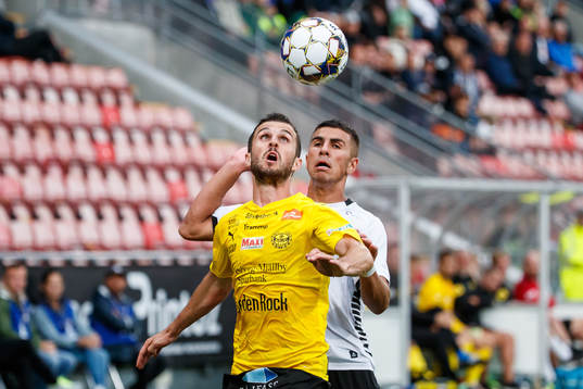 Mjällbys Kadir Hodzic och Örebros Hussein Ali