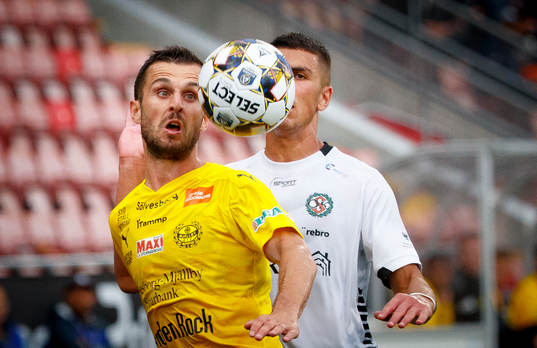 Mjällbys Kadir Hodzic och Örebros Hussein Ali
