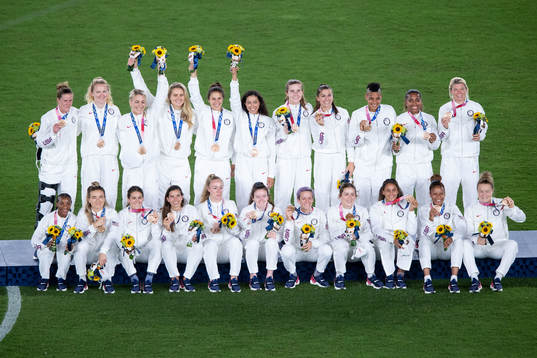 Players of Unites states celebrates their bronze medal after the women’s football final