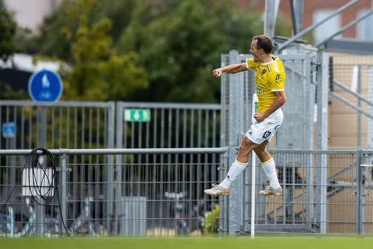 Falkenbergs Anton Wede jublar efter 1-1