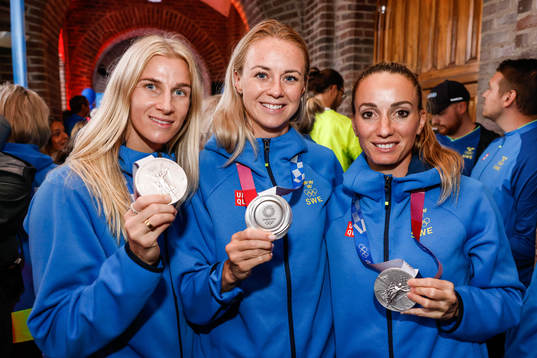 Sofia Jakobsson, Amanda Ilestedt and Kosovare Asllani at a press meet