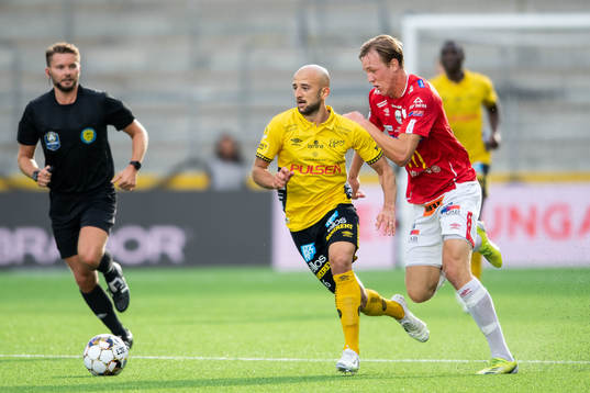 Elfsborgs Robert Gojani och Degerfors Adam Carlén