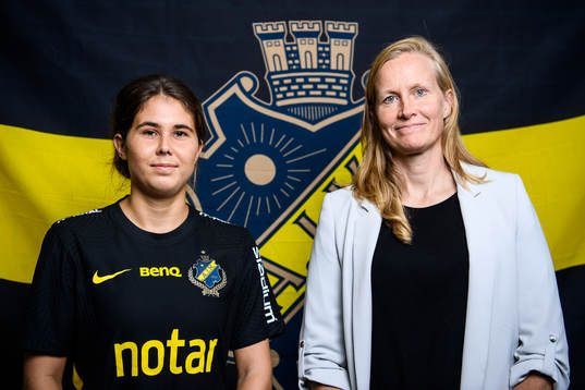 Julia Olsson och manager Anne Mäkinen