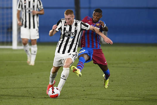 Emerson of Barcelona and Dejan Kulusevski of Juventus