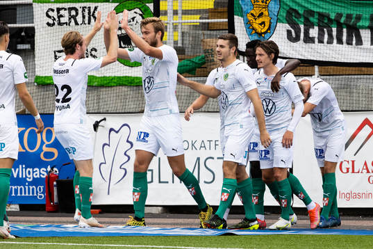 Jönköpings Marcus Degerlund jublar efter 0-1