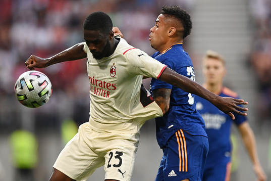  Fikayo Tomori of Milan and Mariano Díaz Mejía of Real Madrid