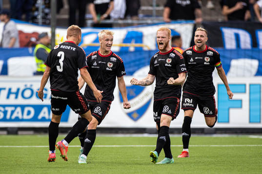 Kalmars Nils Fröling jublar efter 0-1
