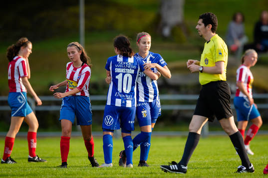 IFK Göteborgs Isabella Svanström jublar ihop med Victoria
