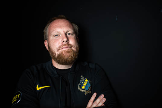 Johannes Wiklund, assisterande sportchef pojk/herr poserar för ett porträtt
