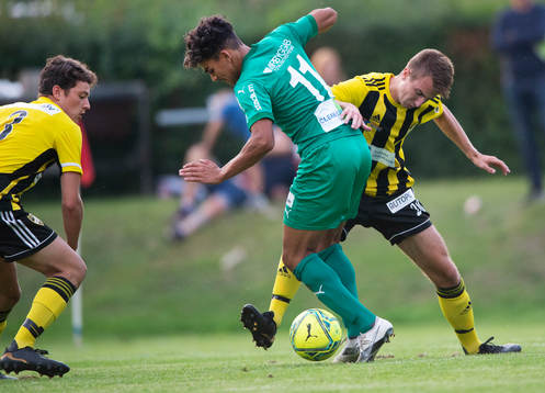 IFK Hässleholms mittbackspar Isak Orajärvi och Isak Olsson i matchen i division 2 mellan BK Olympic och IFK Hässleholm i Malmö 13 augusti 2021.