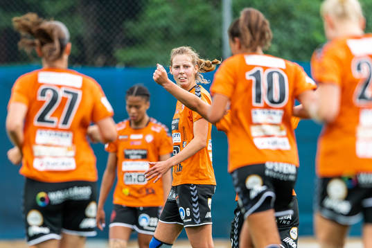 Kristianstads Amanda Edgren jublar efter att hon gjort 1-1