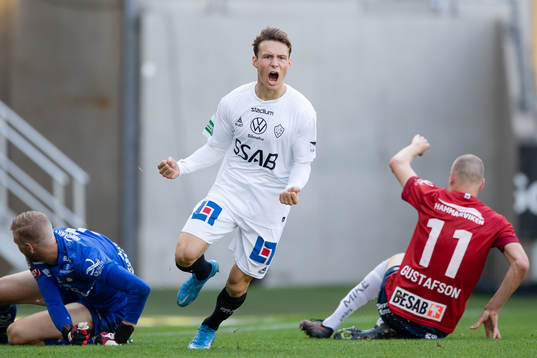 Brages Filip Sjöberg jublar efter 1-1