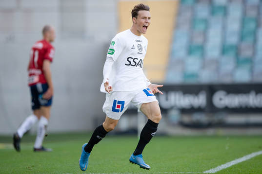 Brages Filip Sjöberg jublar efter 1-1