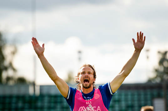 Sundsvalls Linus Hallenius jublar