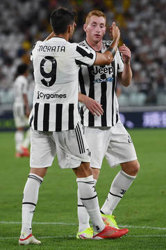 Juventus Alvaro Morata jublar efter efter sitt 3-1 mål med Dejan Kulusevski