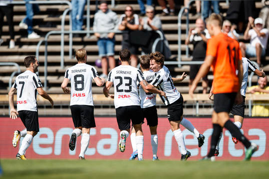 Landskronas Kevin Jensen jublar med lagkamrater efter 1-0