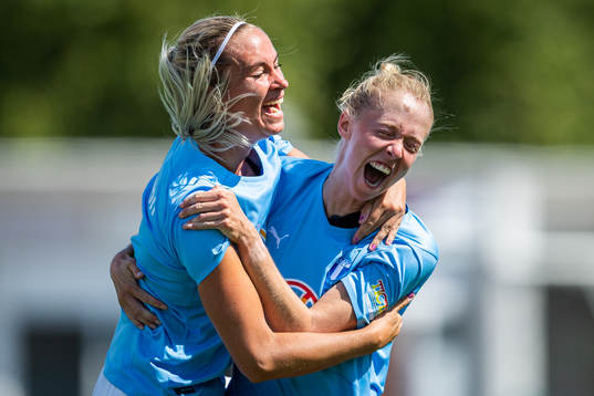 Malmö FFs Ida Hansson och Stina Stadig jublar