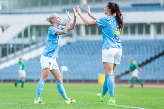 Malmö FFs Stina Stadig och Malin Gunnarsson jublar
