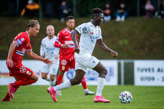 Österlens Lassine Traore och IFK Göteborgs Noah Alexandersson