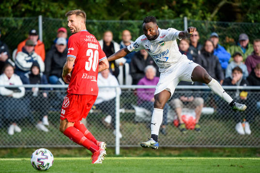 Österlens Edafe Egbedi och IFK Göteborgs Mattias Bjärsmyr