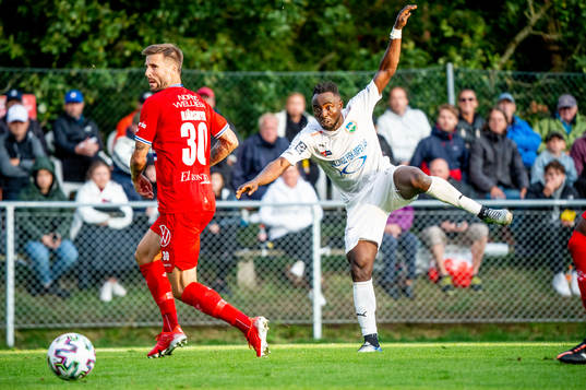Österlens Edafe Egbedi mot IFK Göteborgs Mattias Bjärsmyr
