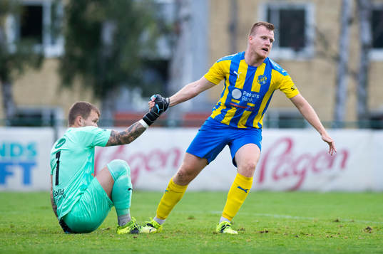 Eskilsminnes målvakt Pontus Löfvenmark och Victor Wahlgren