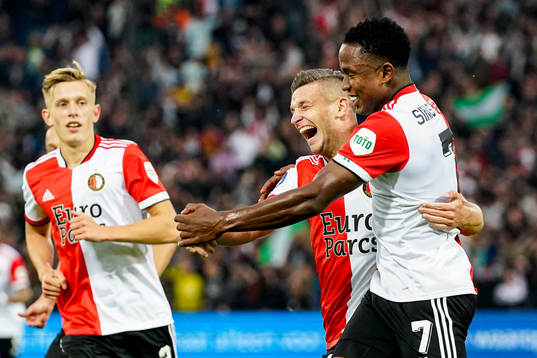 Luis Sinisterra of Feyenoord celebrate with teammates