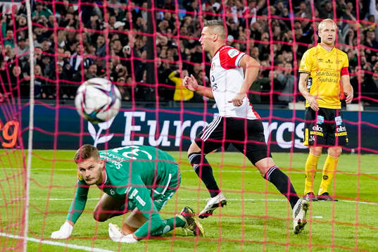 Bryan Linssen  of Feyenoord scores the 5-0 behind