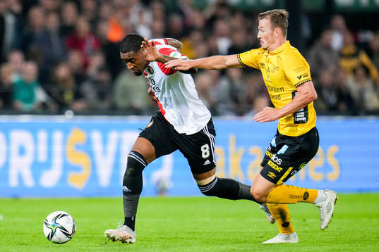 Leroy Fer of Feyenoord and  Simon Beach of Elfsborg