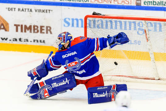 Rögles William Strömgren (ej i bild) gör mål 3-0 bakom