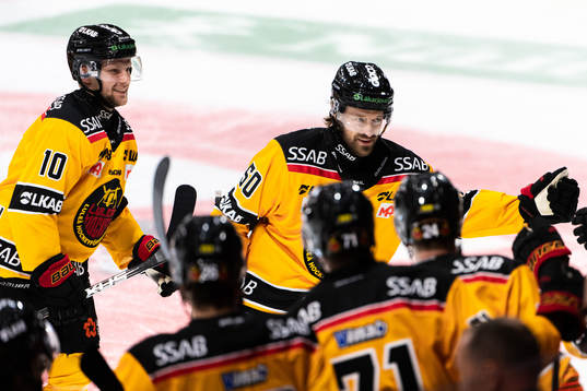 Luleås Daniel Sondell jublar