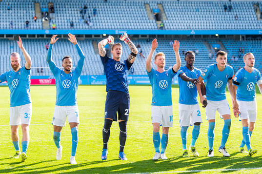 Malmö FFs Jo Inge Berget, Martin Olsson, målvakt Johan Dahlin, Anders Christiansen, Bonke Innocent, Anel Ahmedhodzic och Franz Brorsson jublar