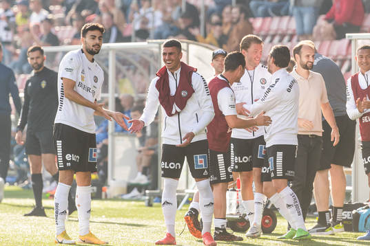 Örebros Deniz Hümmet jublar med Hussein Ali