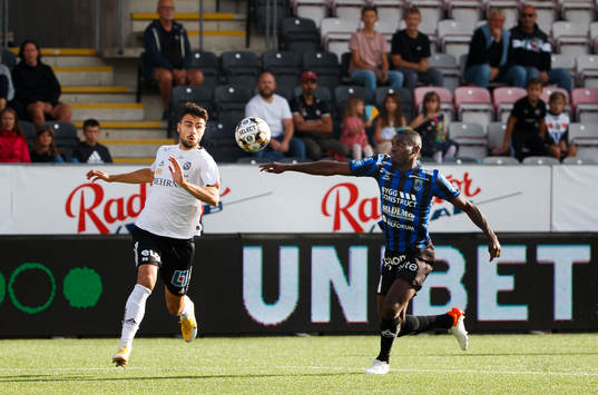 Örebros Deniz Hümmet gör 1-0