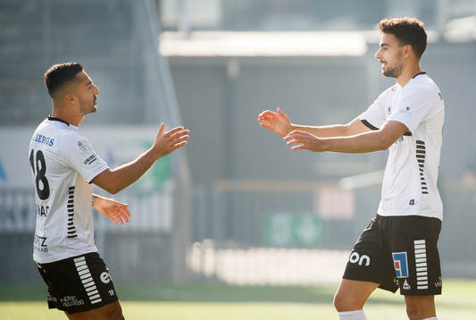 Örebros Deniz Hümmet gör 1-0 och jublar med Jiloan Hamad