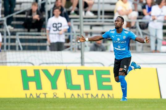 Halmstads Sadat Karim jublar efter 2-0