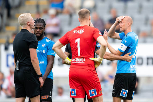 Halmstads Andreas Johansson blöder från huvudet
