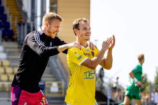 Falkenbergs Anton Wede jublar