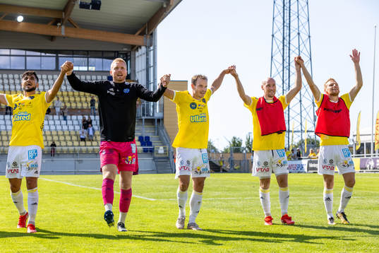 Falkenbergs Anton Wede jublar