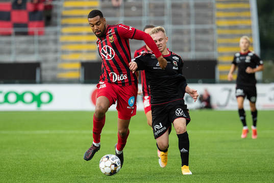 Östersunds Noah Sonko Sundberg och Kalmars Isak Jansson