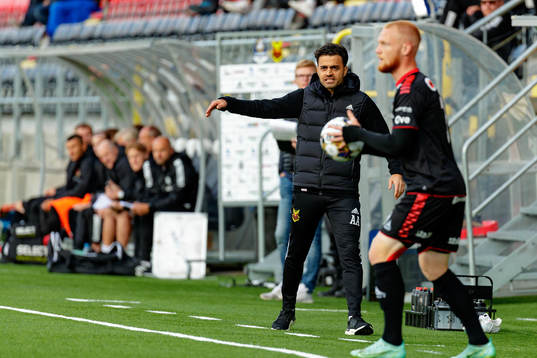 Östersunds tränare Amir Azrafshan