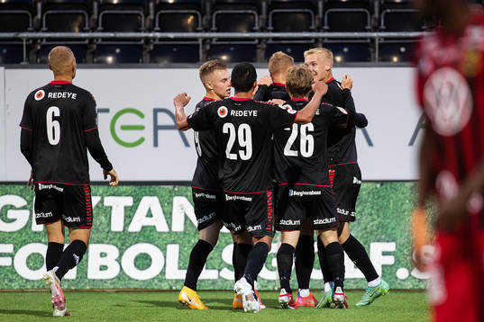 Kalmars Nils Fröling jublar efter 0-1